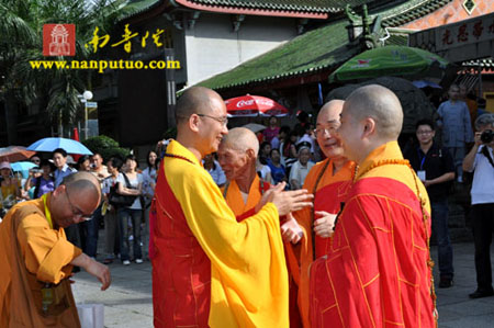 第二届海峡论坛闽台两地佛教界祈福法会在厦门举行